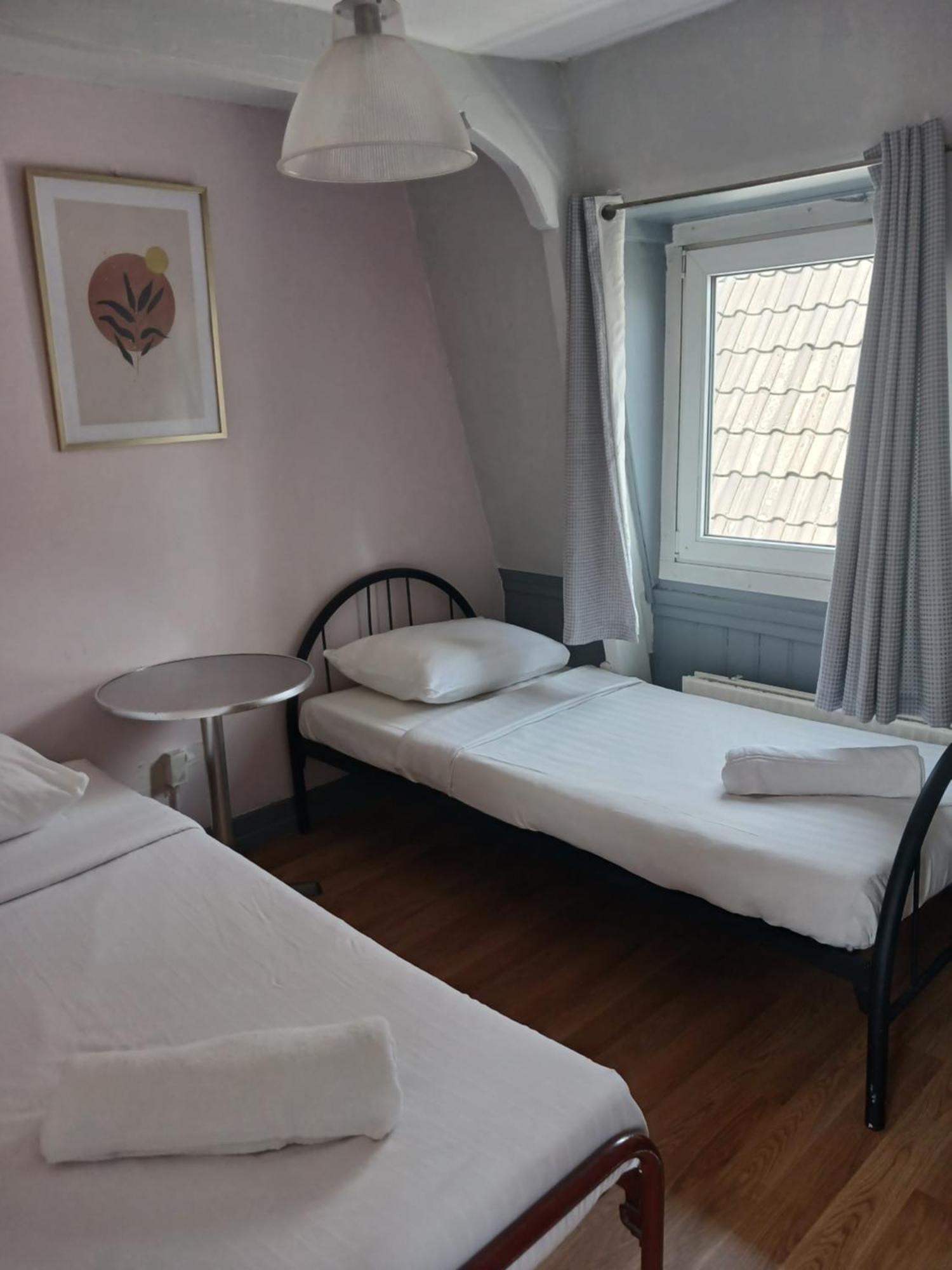 Zweibettzimmer mit Gemeinschaftsbad
